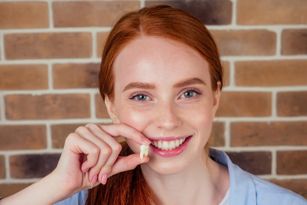 dentist illustrating a wisdom teeth removal procedure